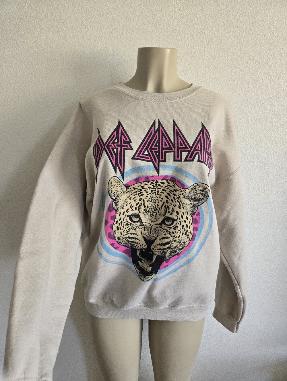Def Leppard Graphic Leopard Crewneck Sweatshirt - Pink & Blue